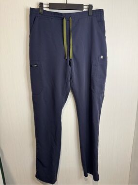 FIGS YOLA SCRUB PANTS. Grey Charcoal
Blue. Medium Tall. PO: 2168. No flaws noted